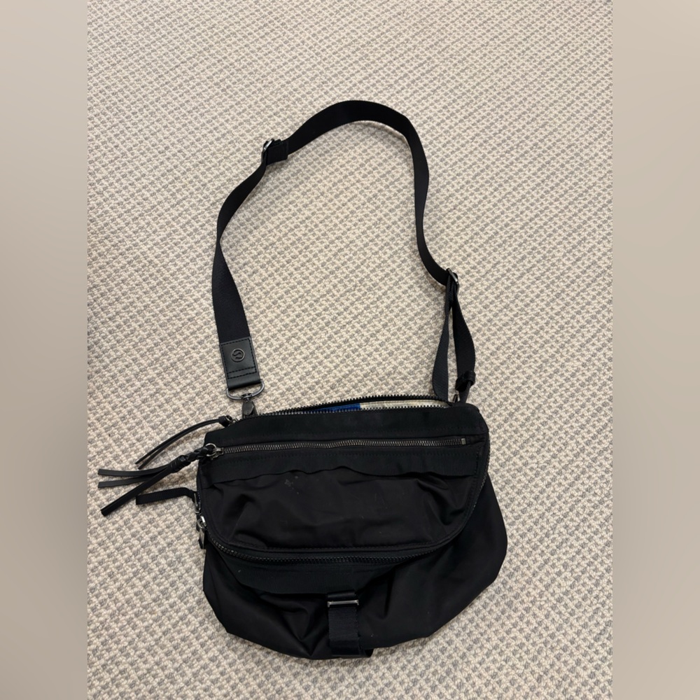 Lululemon go lightly crossbody bag
